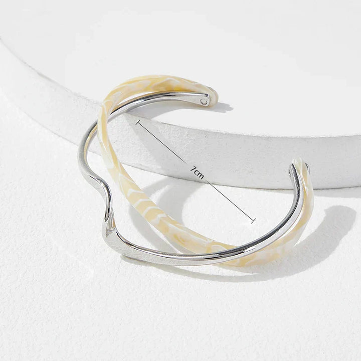 Zariah – Armband mit gewellter, offener Manschette